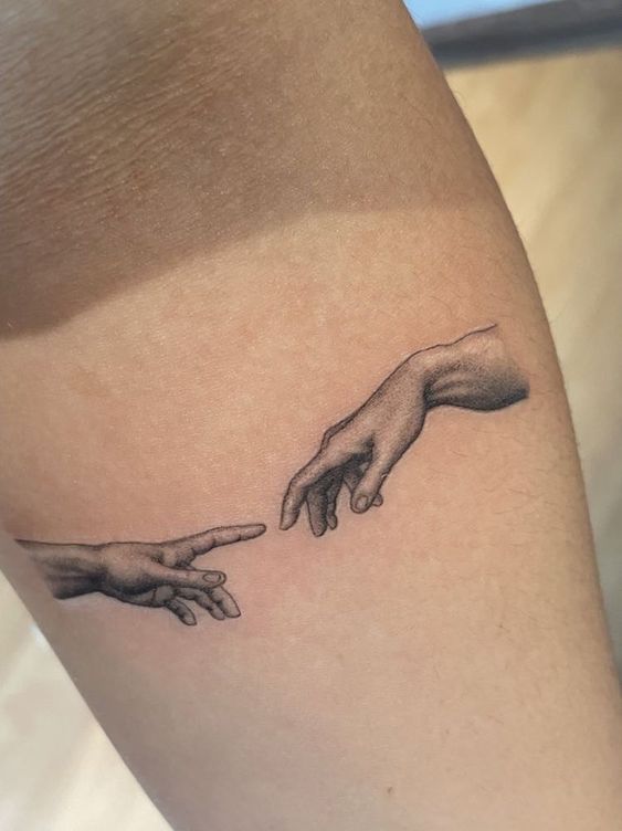 Tatuagem da Mão de Deus e Adão