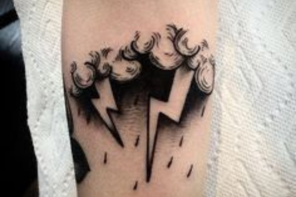 tatuagem-de-nuvem-com-raio-3-1024x683-1 Tatuagem de Nuvem com Raio