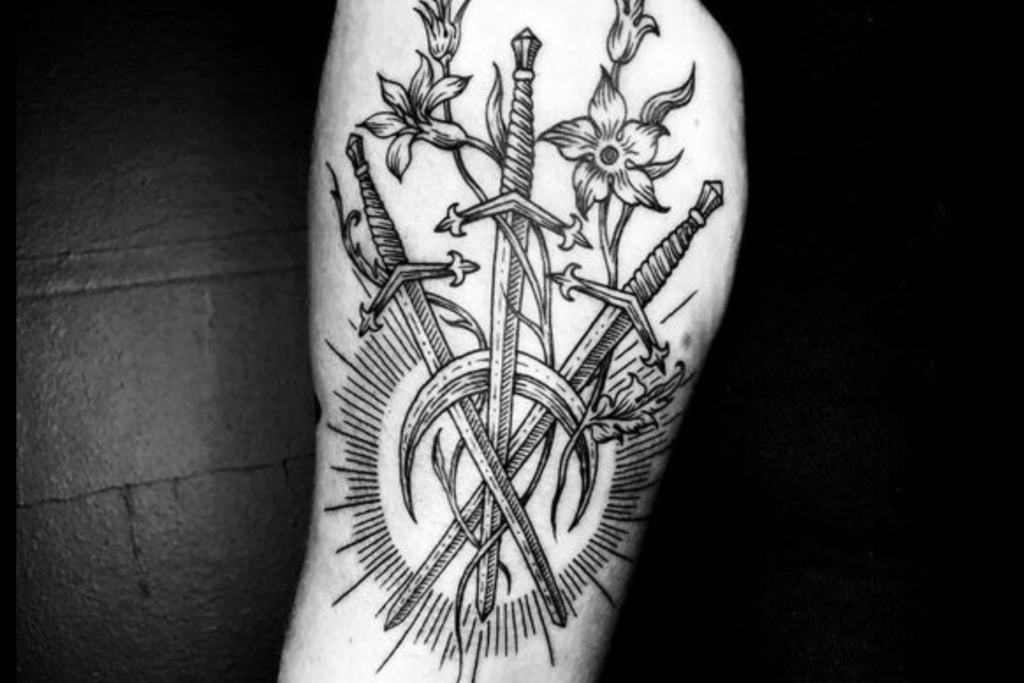 Tatuagem de Espadas Cruzadas