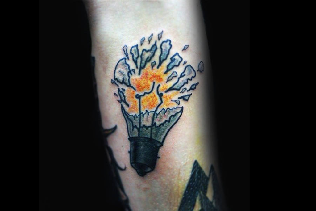 os significados da tatuagem de lâmpada