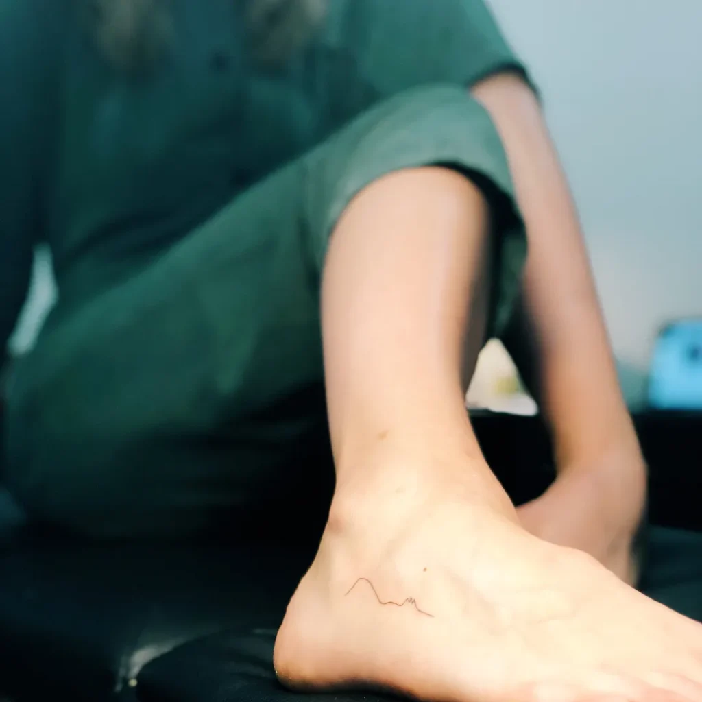 Tatuagem de Mandy Moore no Monte Kilimanjaro