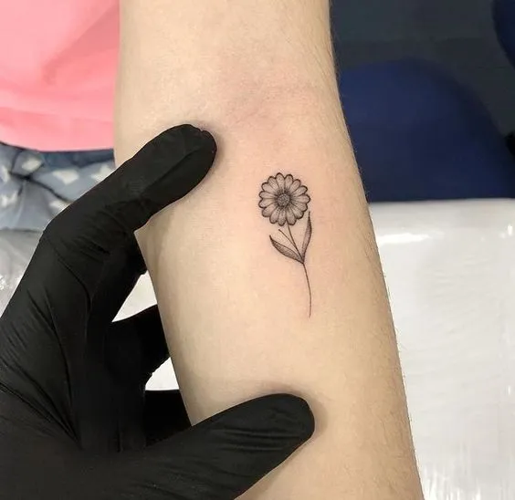 tatuagem-girassol-pequena Tatuagem Minimalista Girassol