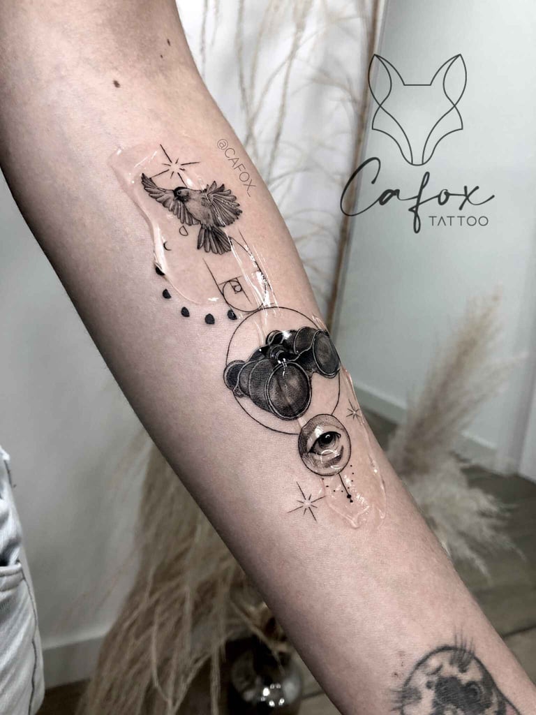 Foto de tatuagem feita por Camila Fox (@cafox_)