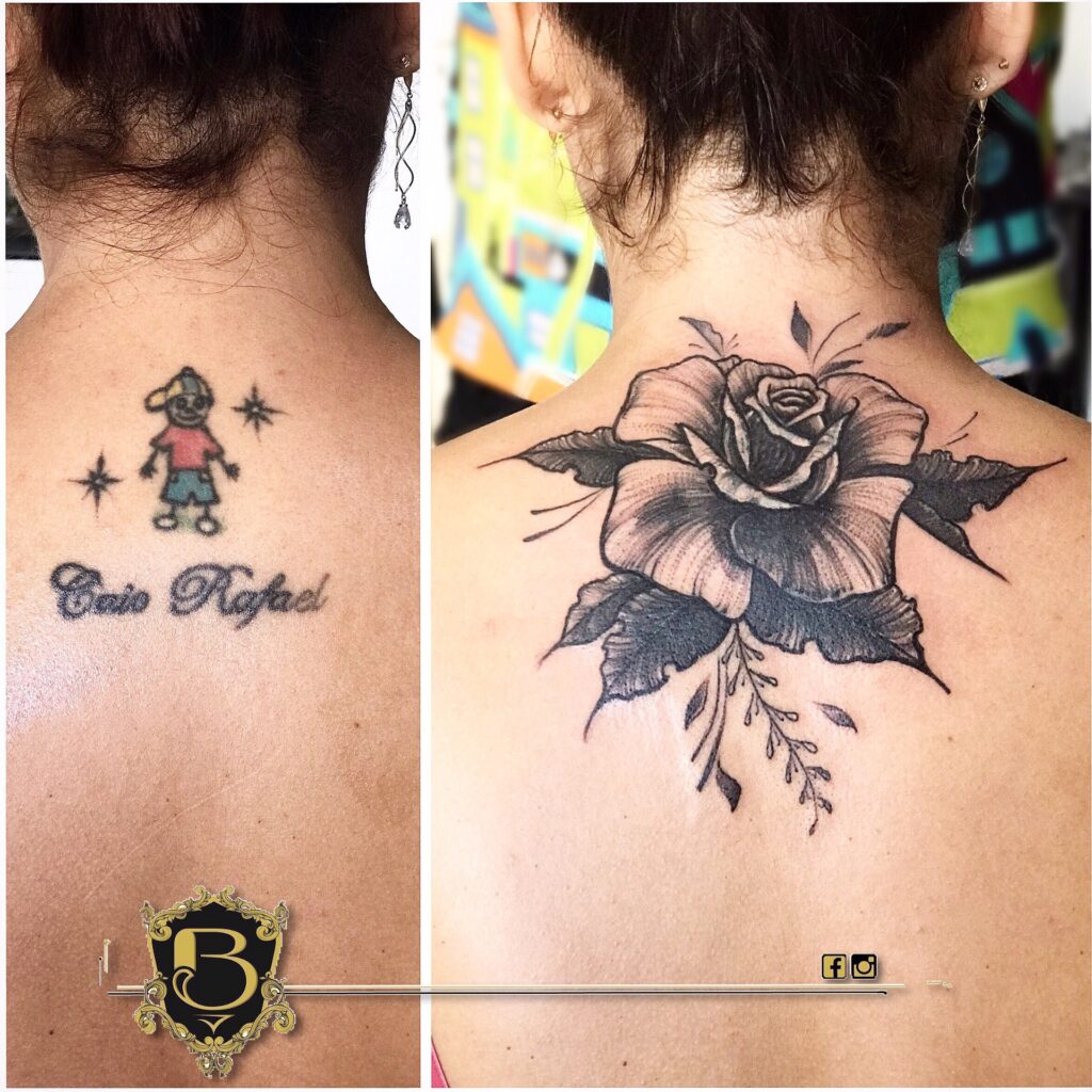 Antes e depois de tatuagem: design infantil para flor detalhada nas costas.
