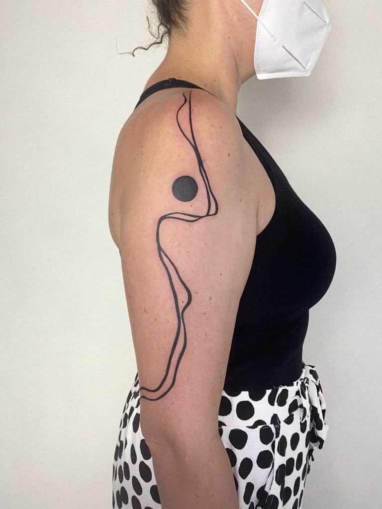 Tatuagem feita por Mariana Batista (@amari.posa)