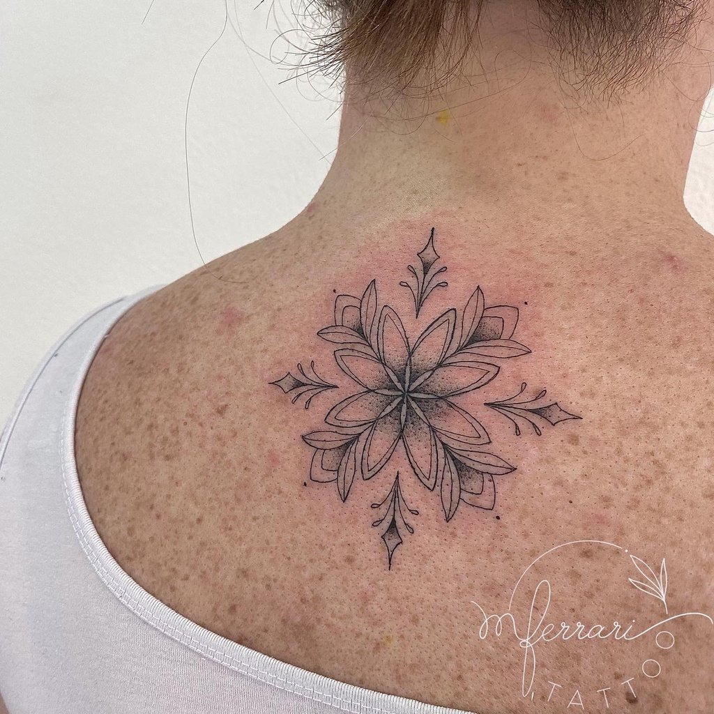 Foto de tatuagem feita por Maria Ferrari (@mferrari.tattoo)
