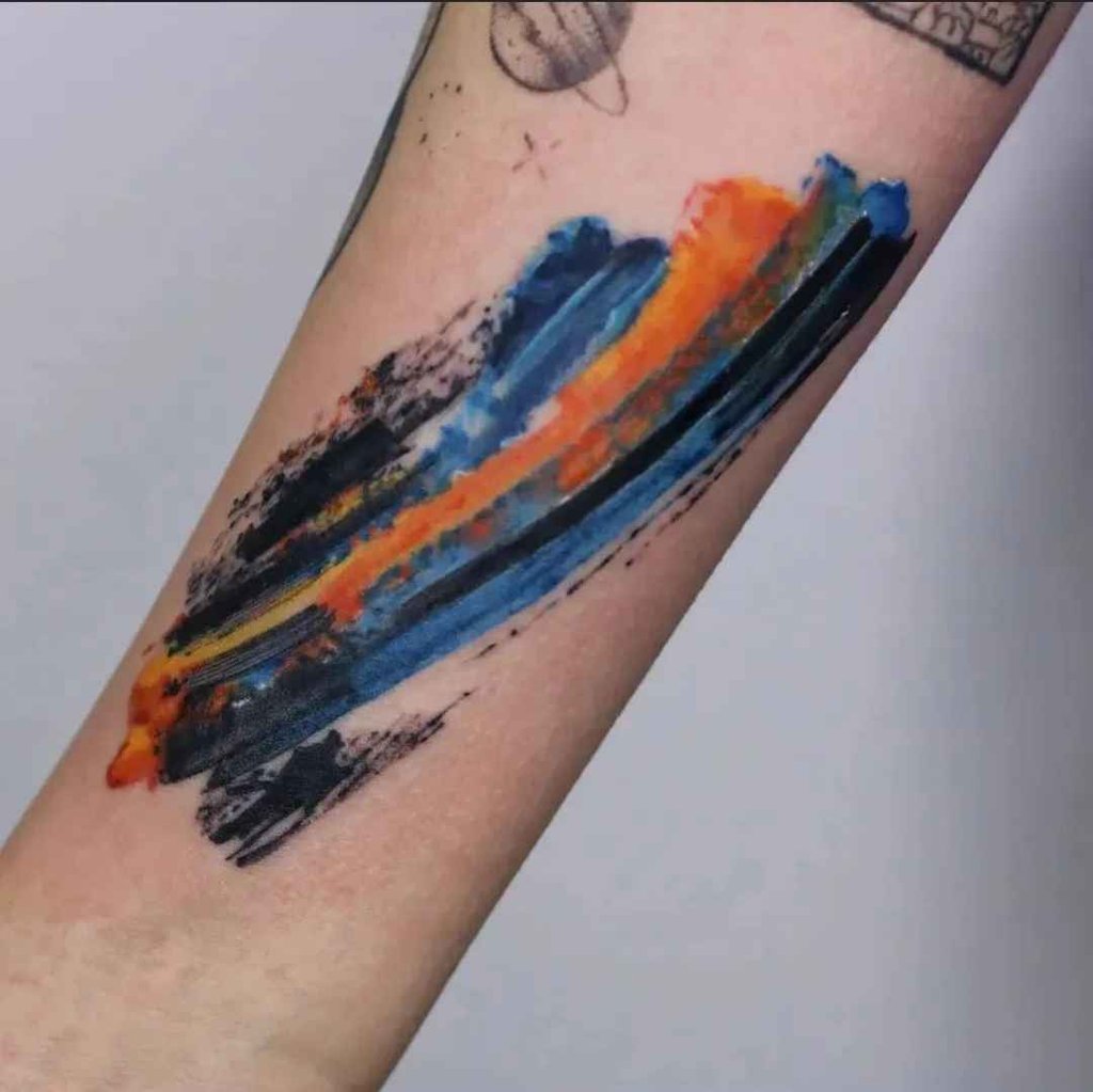 Foto de tatuagem feita por Yasmin Coiado (@ycoiado.abstracttattoo)
