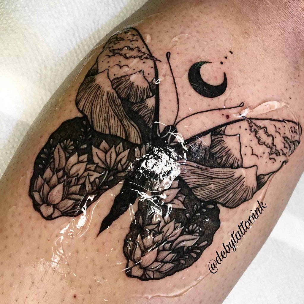 Foto de tatuagem feita por Déby (@debytattooink)