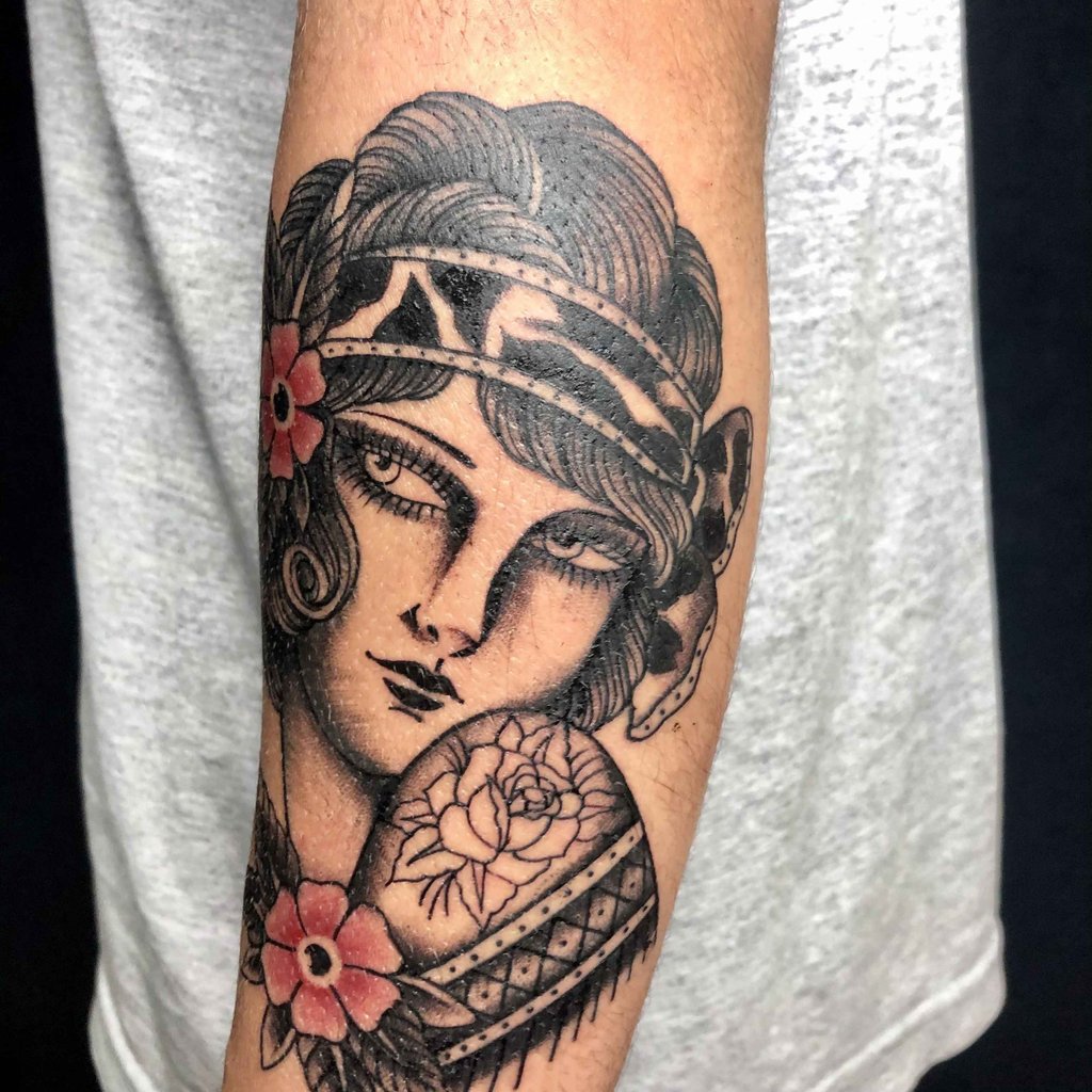 Tatuagem criada por Lenon Nogueira (@lenonnogueiratattoo)