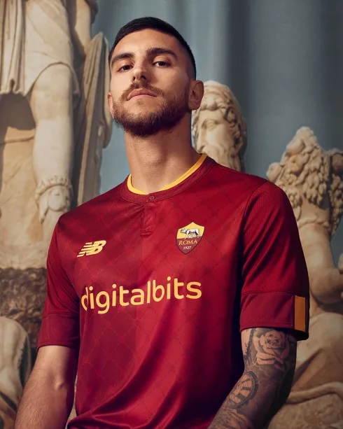 camisa-titular-da-as-roma-2022-2023-e-lancada-pela-new-balance-5 camisa titular da as roma 2022 2023 e lancada pela new balance 5