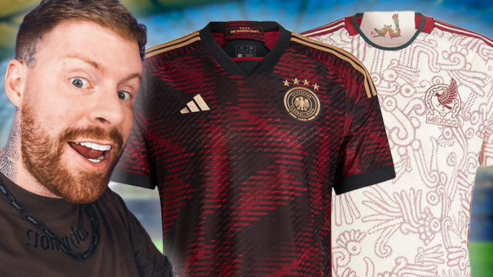 Homem sorridente ao lado de camisas de futebol da Alemanha e México com design detalhado e moderno.