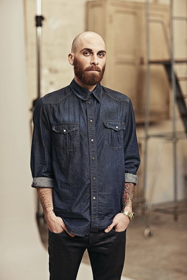 homens carecas com barba252872529