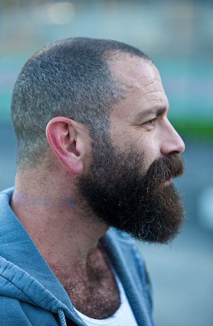 homens carecas com barba252842529