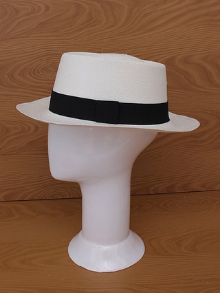 chapeu-pork-pie-summer-21-e940e038f4a663f76c14635843408589-320-0 chapeu pork pie summer 21 e940e038f4a663f76c14635843408589 320 0