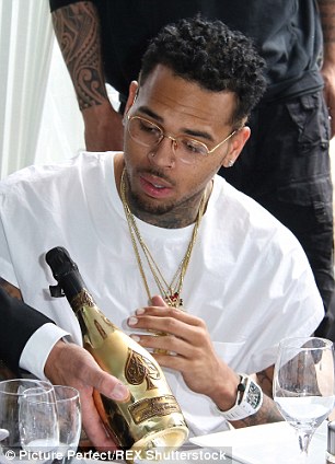 chris brown 25c325b3culos