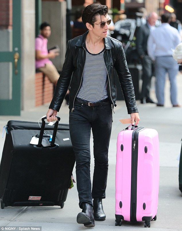 alex turner inspira25c325a725c325a3o visual masculino252852529