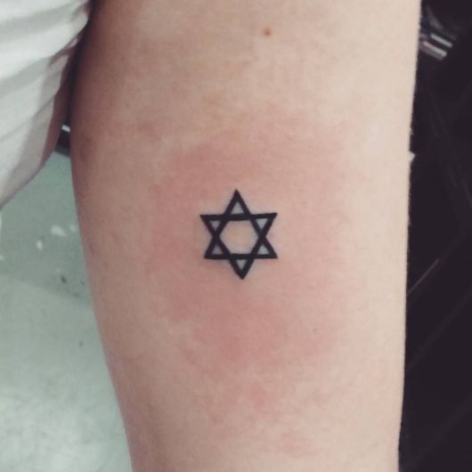 significado da tatuagem de estrela 44