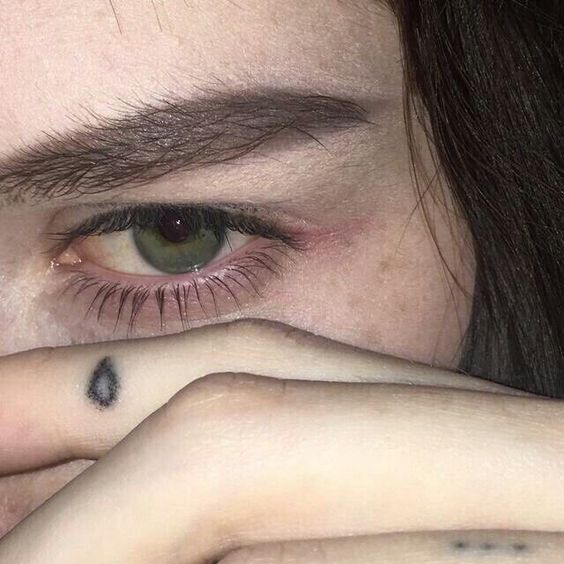 significado da tatuagem de lagrima 26