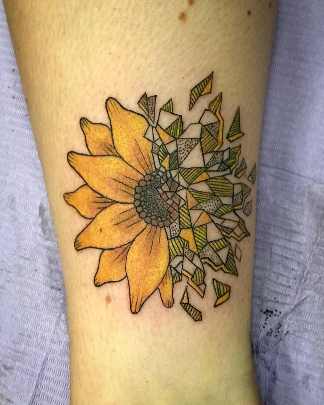 significado-da-tatuagem-de-girassol-10 significado da tatuagem de girassol 10