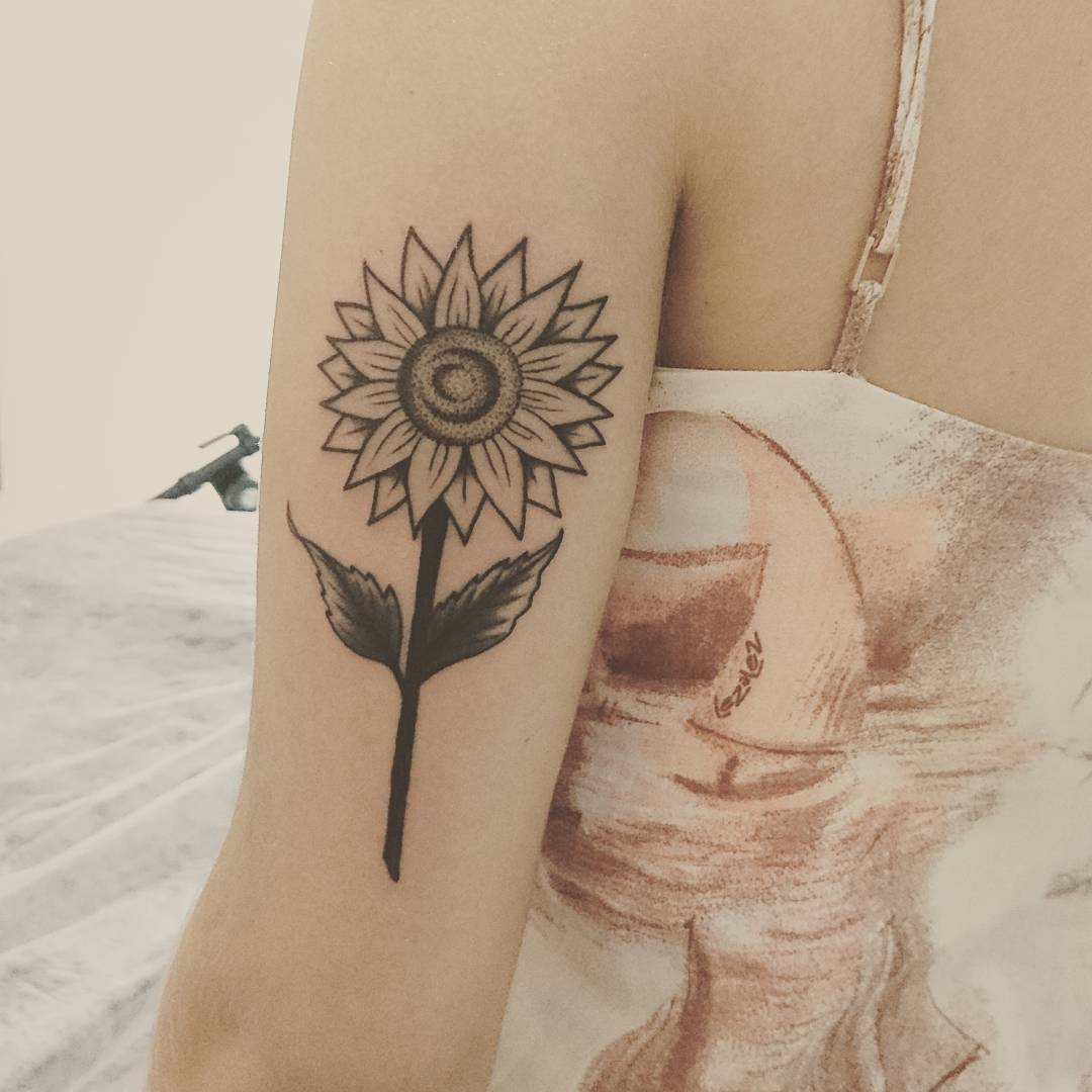 significado-da-tatuagem-de-girassol-31 significado da tatuagem de girassol 31