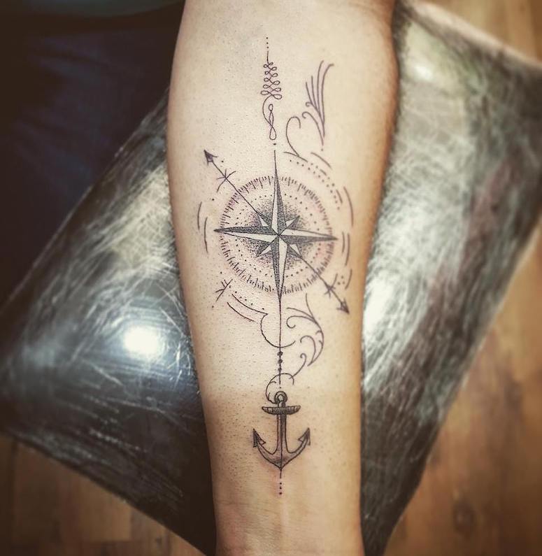 significado da tatuagem de rosa dos ventos 5