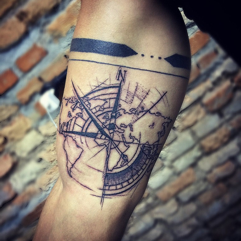 significado da tatuagem de rosa dos ventos 8