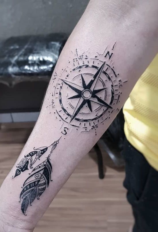 significado da tatuagem de rosa dos ventos 15