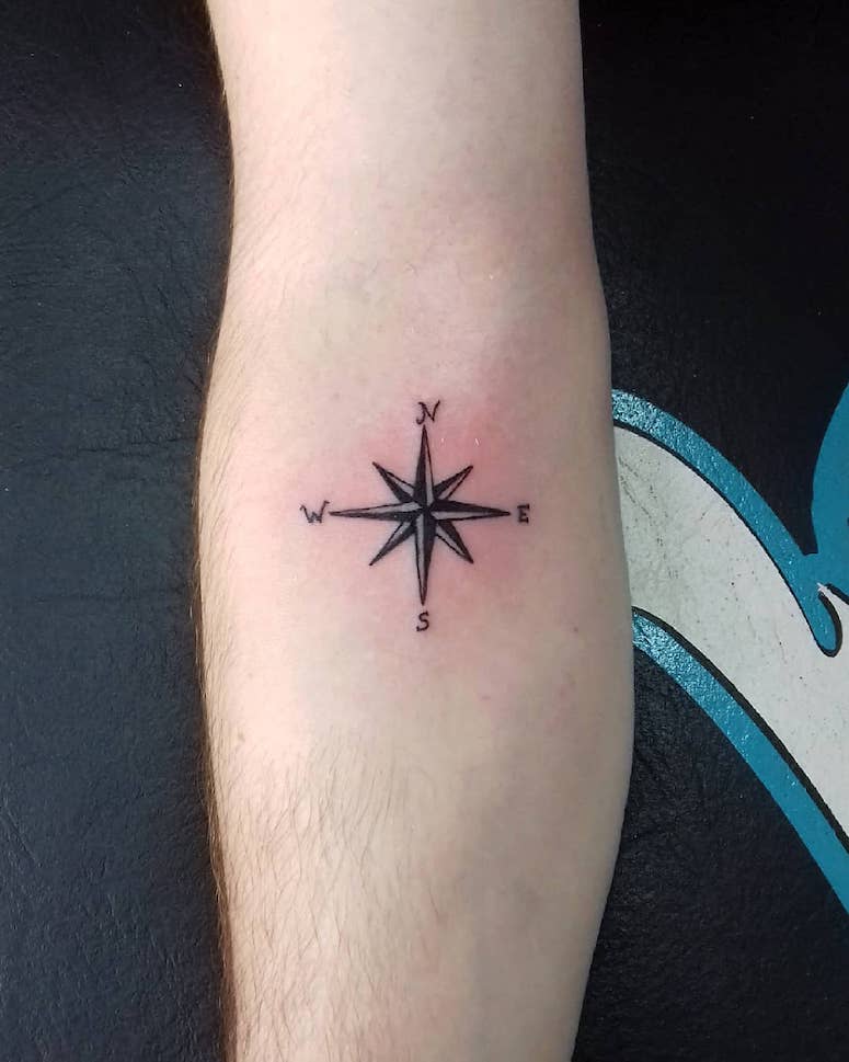 significado da tatuagem de rosa dos ventos 27