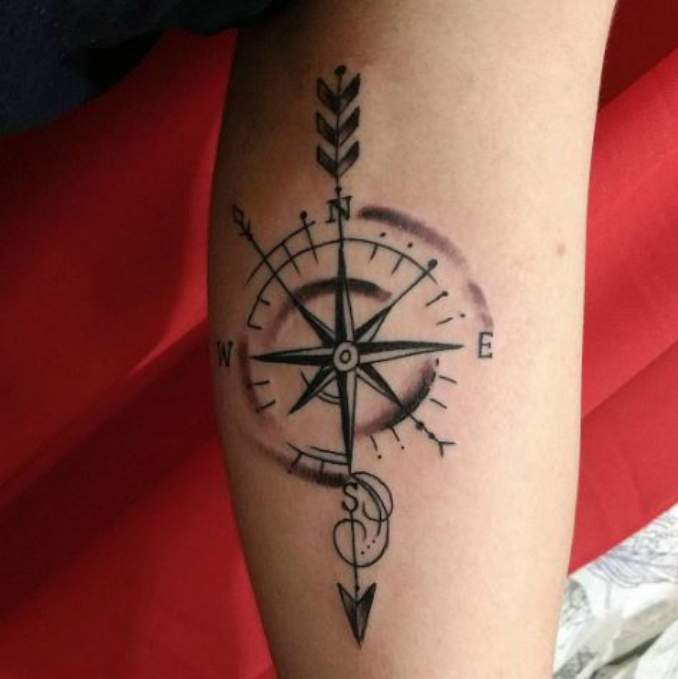 significado da tatuagem de rosa dos ventos 37