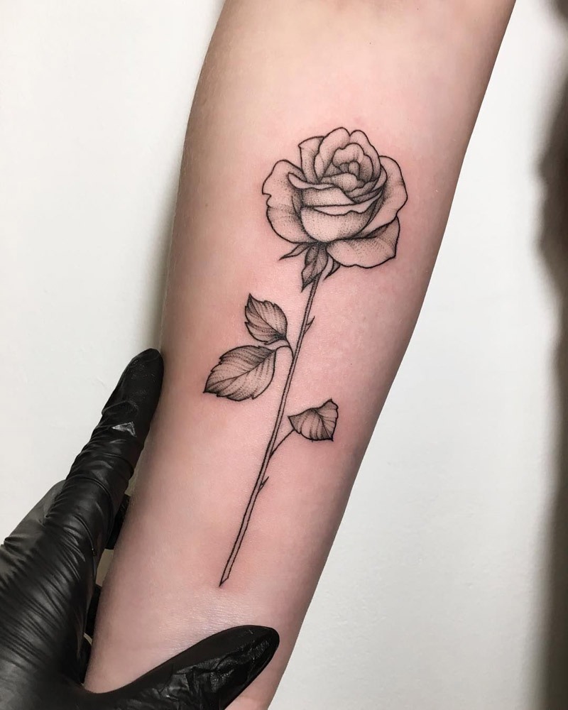 Significado da Tatuagem de Rosa: Simbolismo e Interpretações - Tatuagem Arte, image size:800x1000