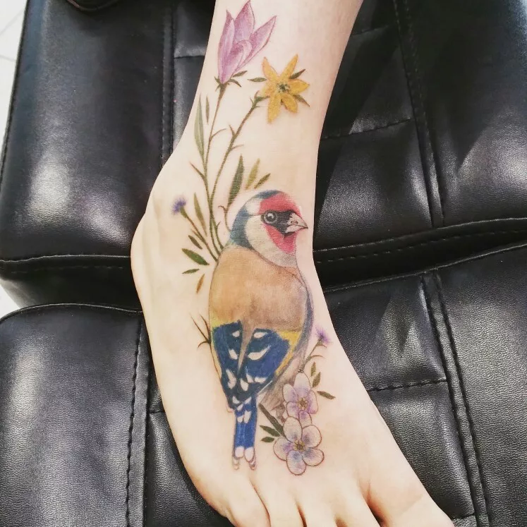 Tatuagem de Pássaros Mistura Simbologia Com Delicadeza