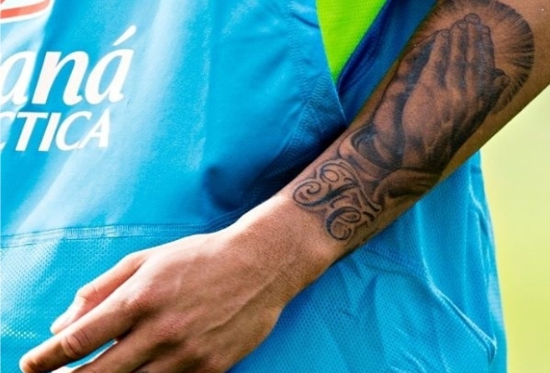 O Que Significam Os Simbolos Das Tatuagens De Neymar