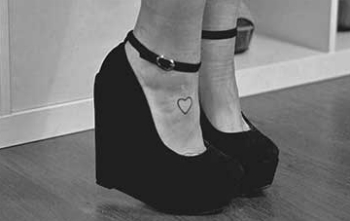 Simbolos Para Tatuagens Femininas Nos Pes