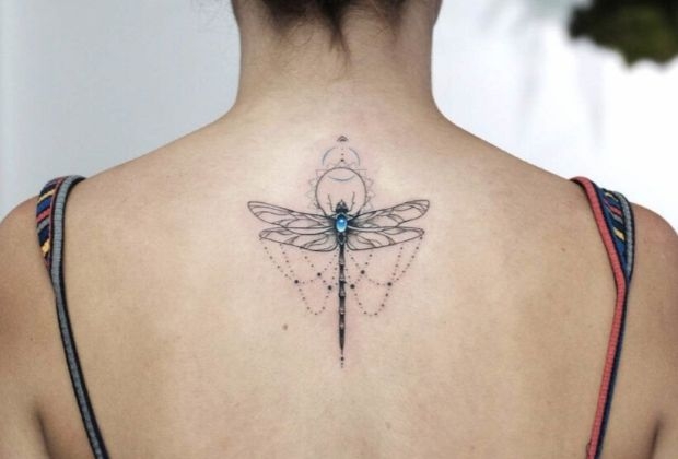 tatuagem-feminina-nas-costas-27-simbolos-com-imagens-para-voce-se-inspirar-1_xl Tatuagem Feminina Nas Costas 27 Simbolos Com Imagens Para Voce Se Inspirar