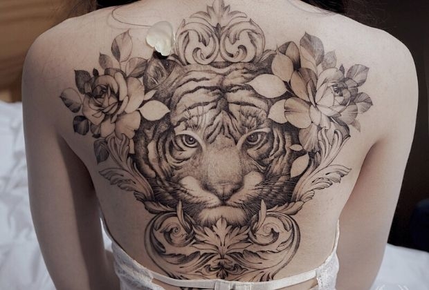 tatuagem-feminina-nas-costas-27-simbolos-com-imagens-para-voce-se-inspirar-17_xl Tatuagem Feminina Nas Costas 27 Simbolos Com Imagens Para Voce Se Inspirar