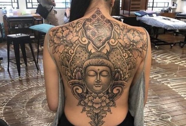 tatuagem-feminina-nas-costas-27-simbolos-com-imagens-para-voce-se-inspirar-20_xl Tatuagem Feminina Nas Costas 27 Simbolos Com Imagens Para Voce Se Inspirar
