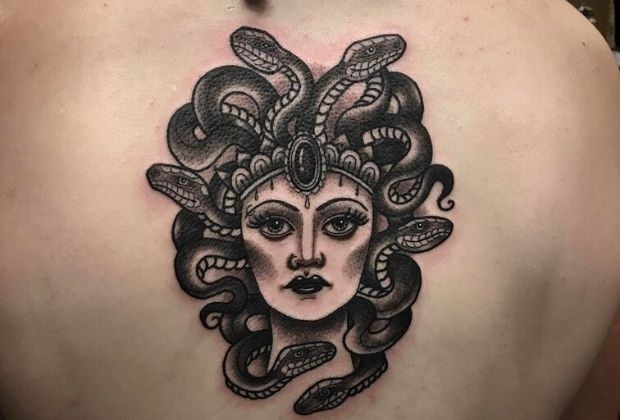 tatuagem-feminina-nas-costas-27-simbolos-com-imagens-para-voce-se-inspirar-24_xl Tatuagem Feminina Nas Costas 27 Simbolos Com Imagens Para Voce Se Inspirar