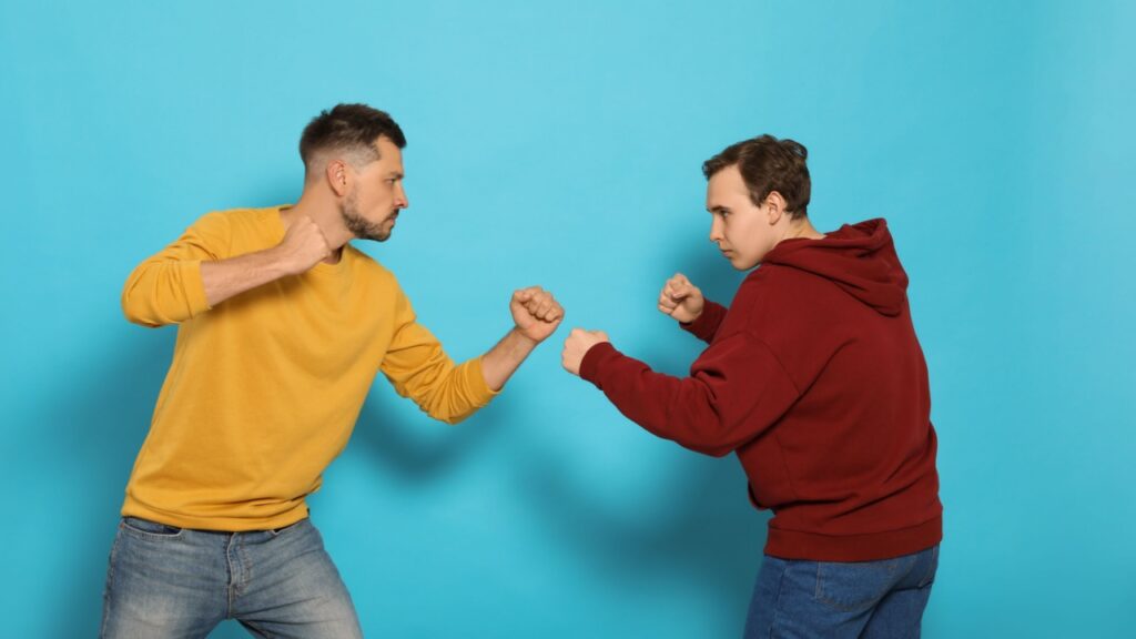 imagem de dois homens em posição de luta em fundo azul