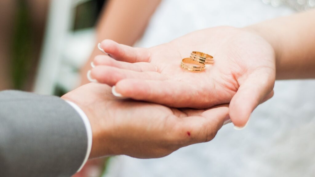 Já sonhou com aliança? Descubra o significado desse sonho