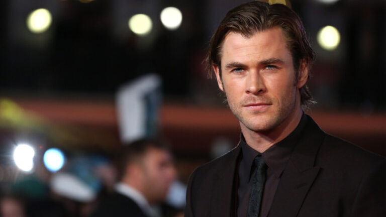 Chris Hemsworth chegando para a estreia mundial de "Thor: The Dark World" no Odeon Leicester Square, Londres. 22/10/2013.