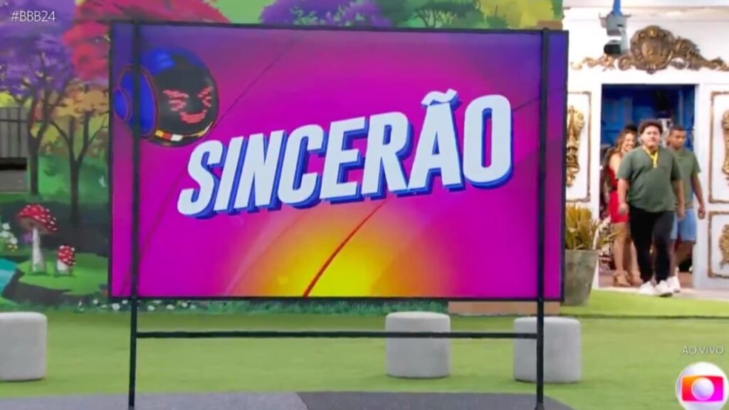 fotografia da placa escrito sincerão no quintal da casa do big brother