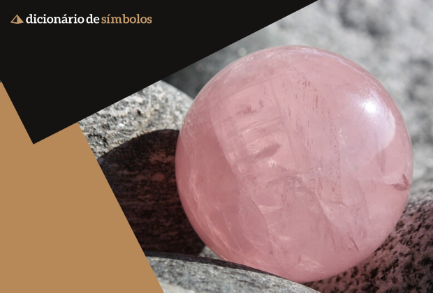 significado-do-quartzo-rosa-a-pedra-do-amor-3_xl Uma esfera de quartzo rosa está sobre pedras cinzas, com título de "dicionário de símbolos" no canto superior esquerdo.