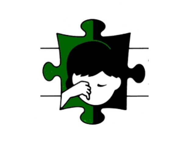 simbolos-do-autismo-8_xl Peça de quebra-cabeça com ilustração de pessoa cobrindo o rosto com a mão, fundo verde e preto.