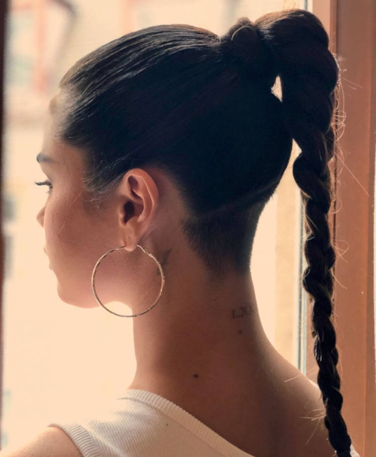 Foto da tatuagem de "G" de Selena Gomez
