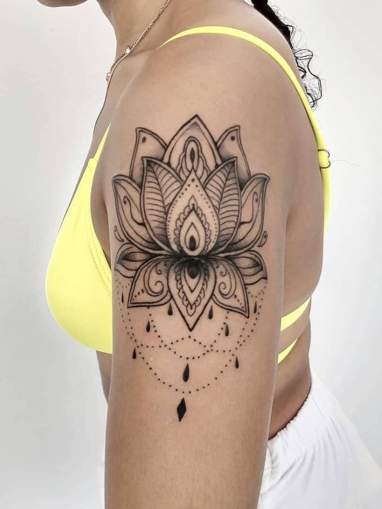 imagem-7-2 Foto de tatuagem flor de Lótus no braço.