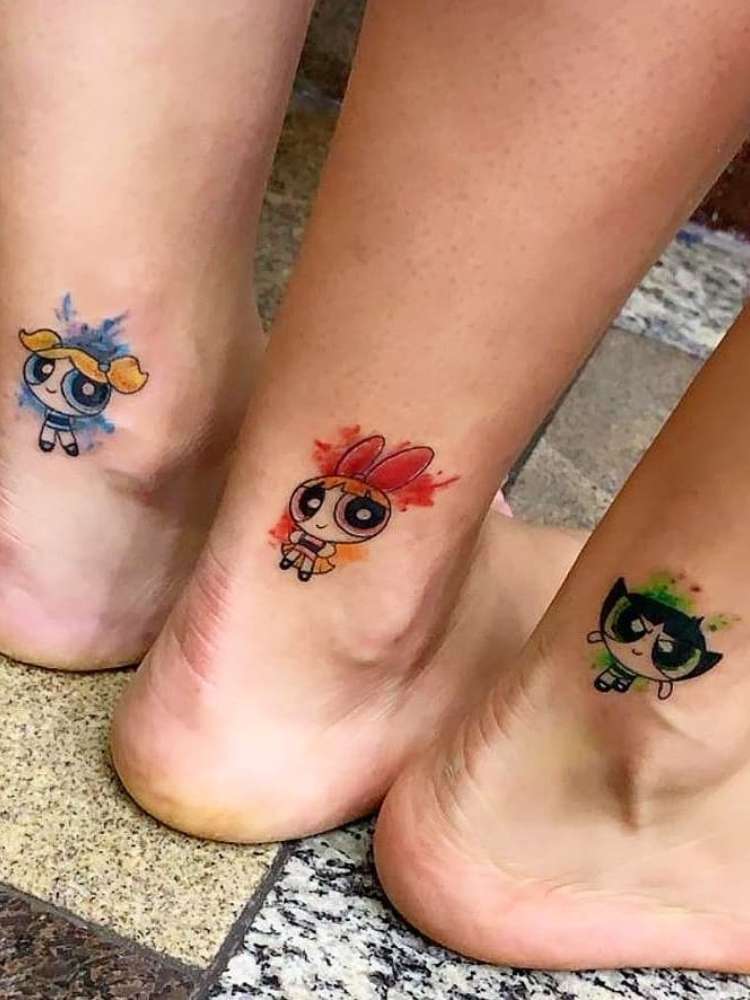 Opção de tatuagem de amigas