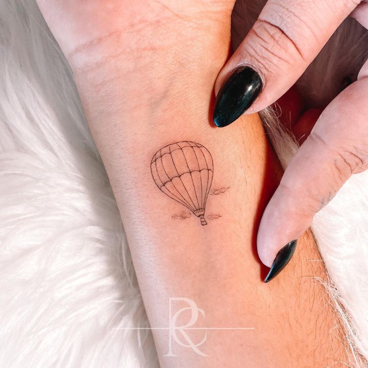 tatuagens-pequenas-4 Tatuagem pequena de balão em fineline